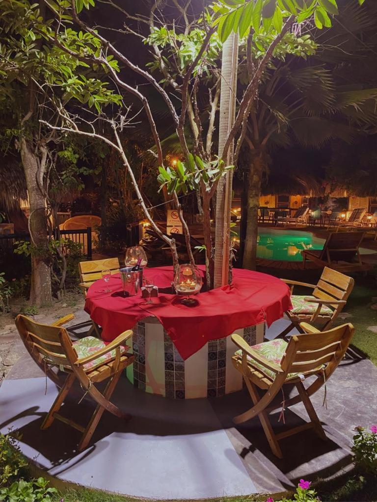 Bikini Hotel & Pool Паломино Экстерьер фото